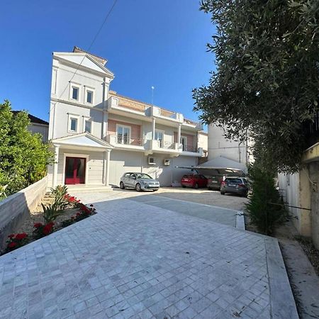 Vk Luxury Suites - Private Parking - Adults Only نيدري المظهر الخارجي الصورة