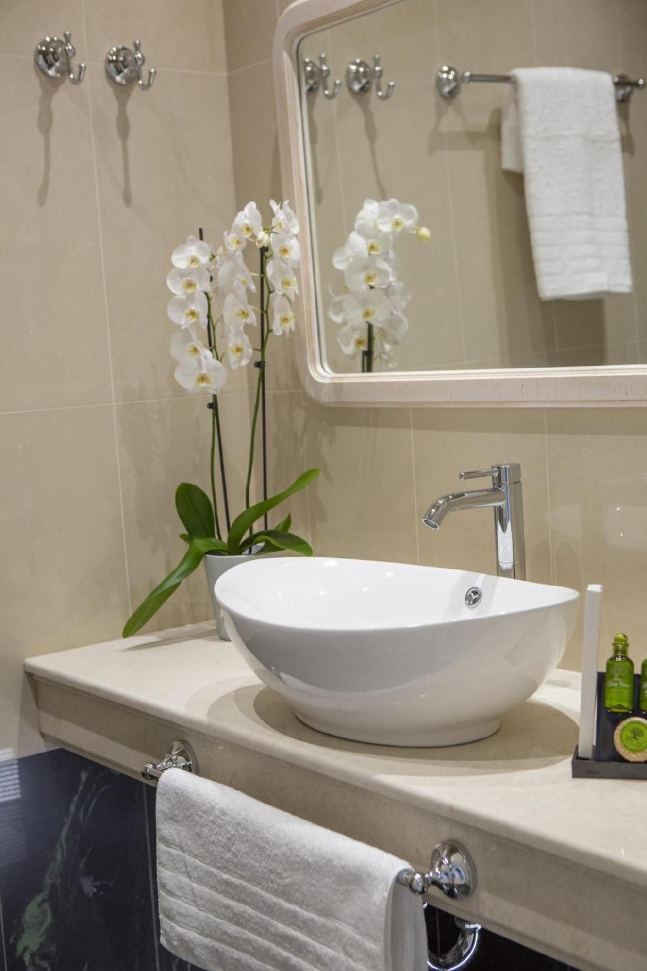 Vk Luxury Suites - Private Parking - Adults Only نيدري المظهر الخارجي الصورة