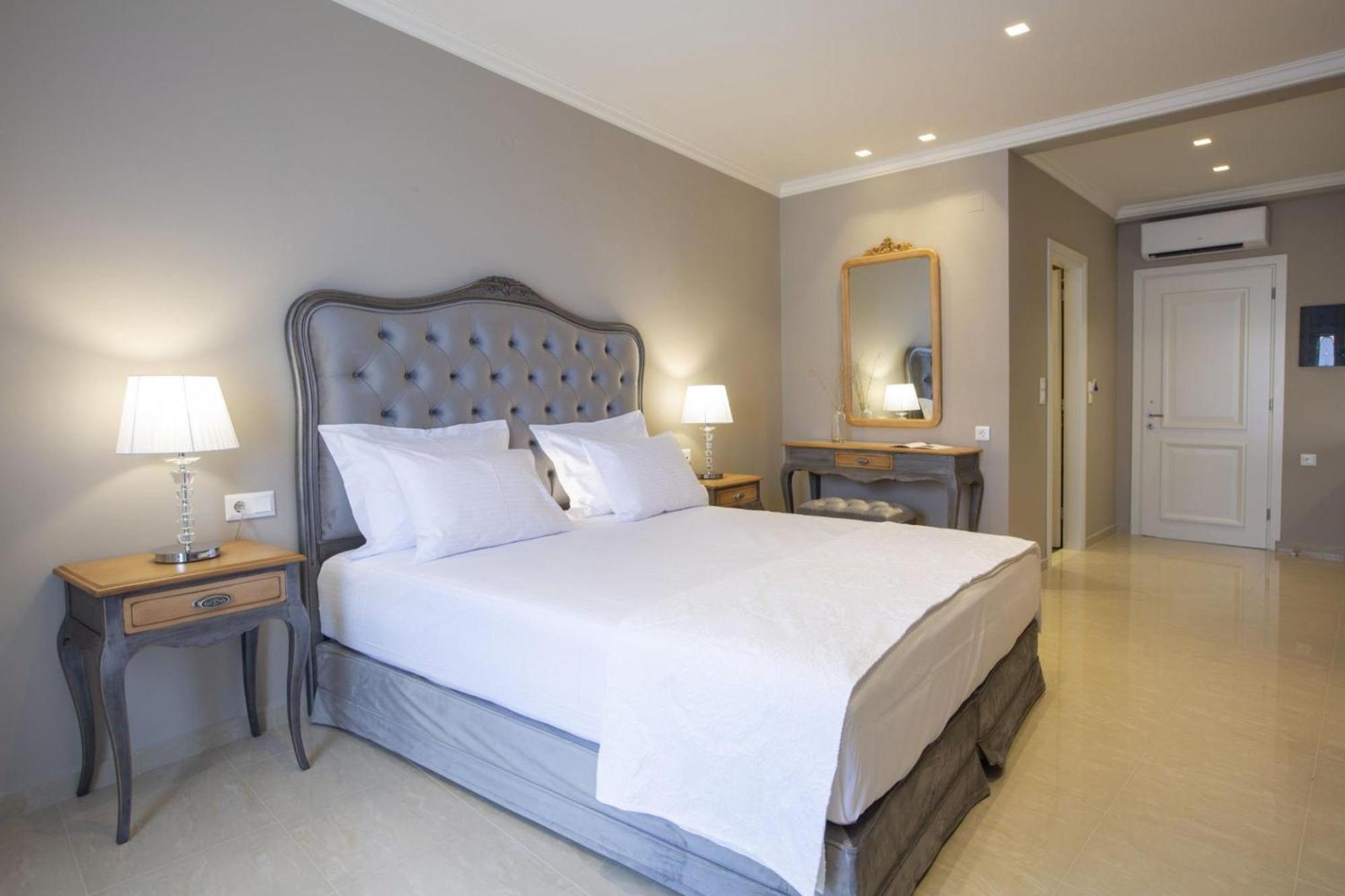 Vk Luxury Suites - Private Parking - Adults Only نيدري المظهر الخارجي الصورة