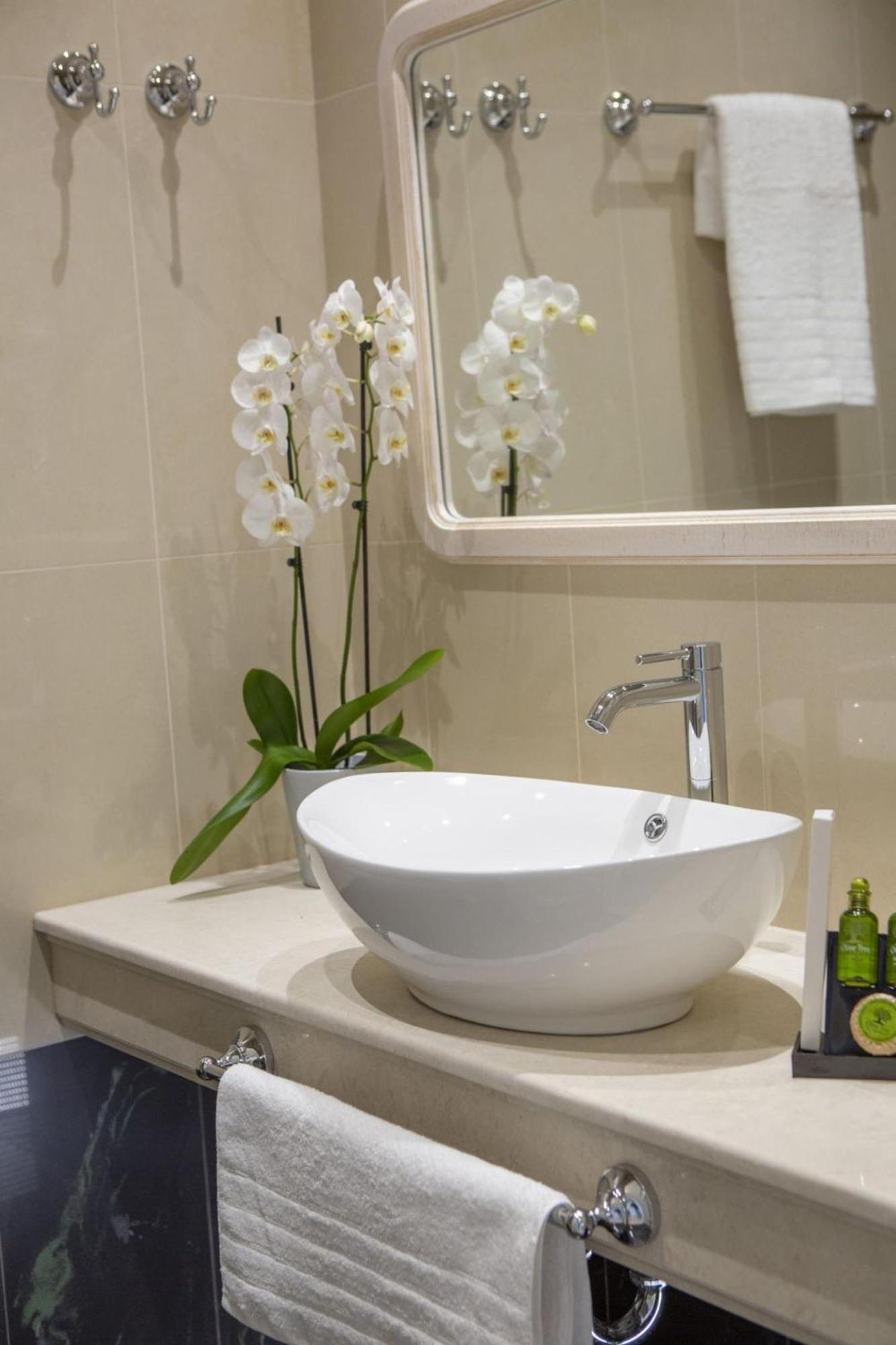 Vk Luxury Suites - Private Parking - Adults Only نيدري المظهر الخارجي الصورة